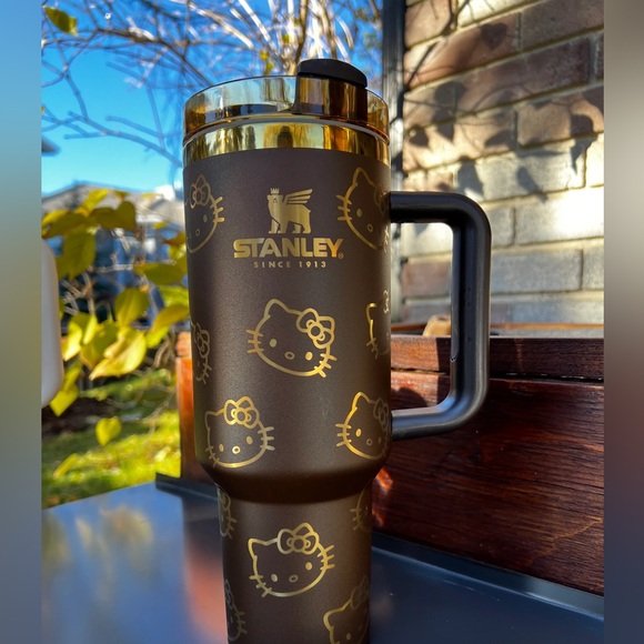 Stanley x Hello Kitty 40oz brown Tumbler thermos flowstate straw cold cup viral - Picture 2 of 3